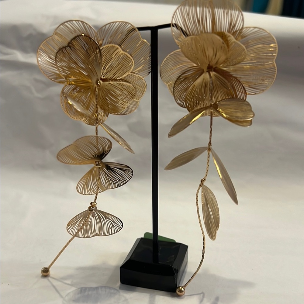 Elegant Gold Floral Earrings